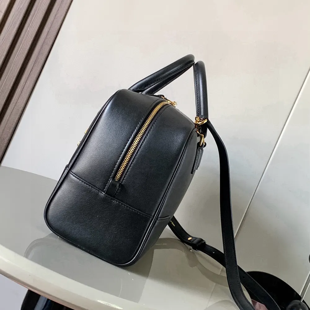 Loewe Unisex Amazona 28 Bag in Nappa Calfskin-Black A039N08X15
