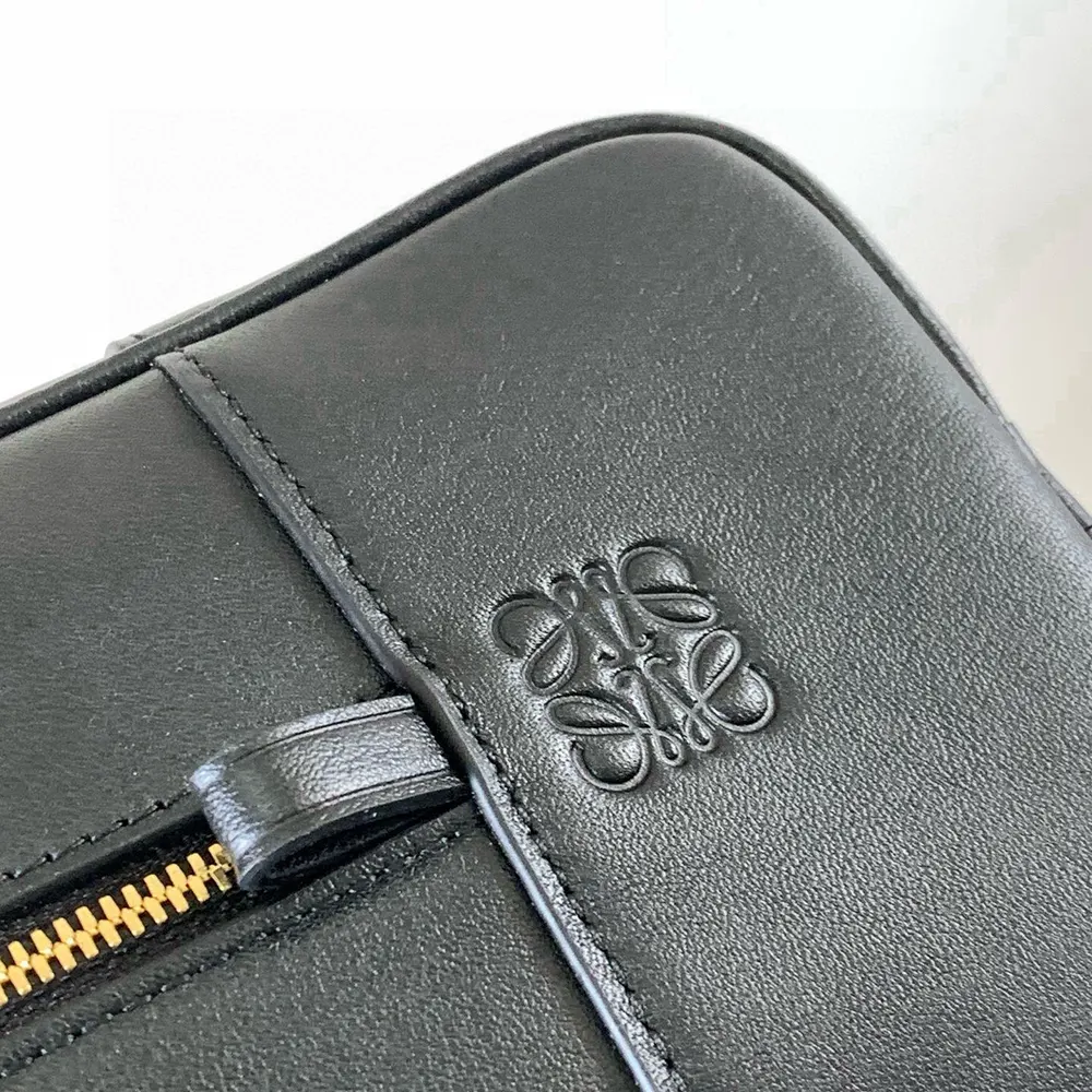 Loewe Unisex Amazona 28 Bag in Nappa Calfskin-Black A039N08X15