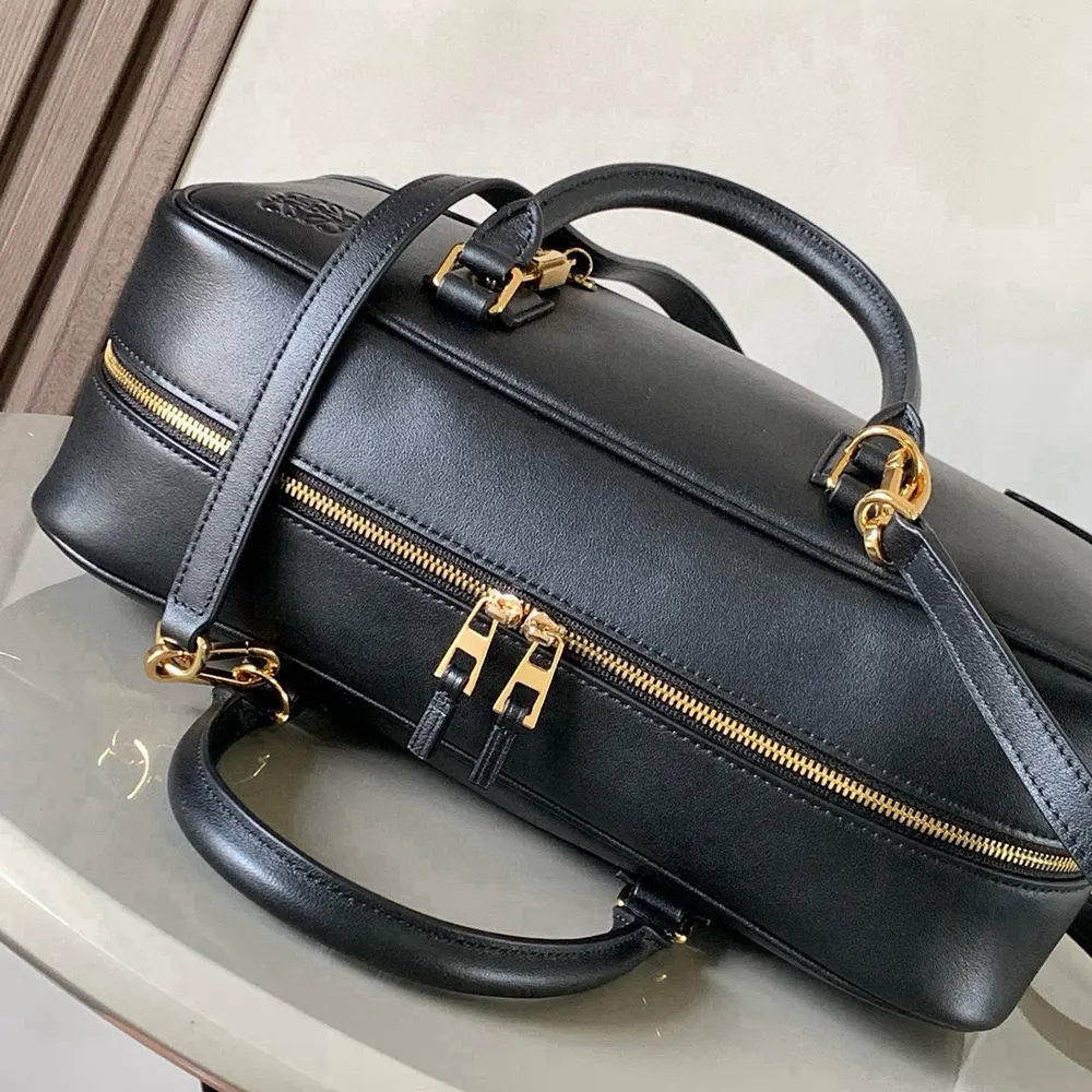 Loewe Unisex Amazona 28 Bag in Nappa Calfskin-Black A039N08X15