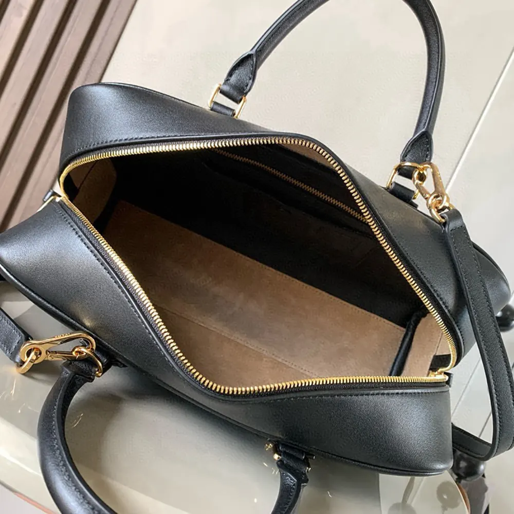 Loewe Unisex Amazona 28 Bag in Nappa Calfskin-Black A039N08X15