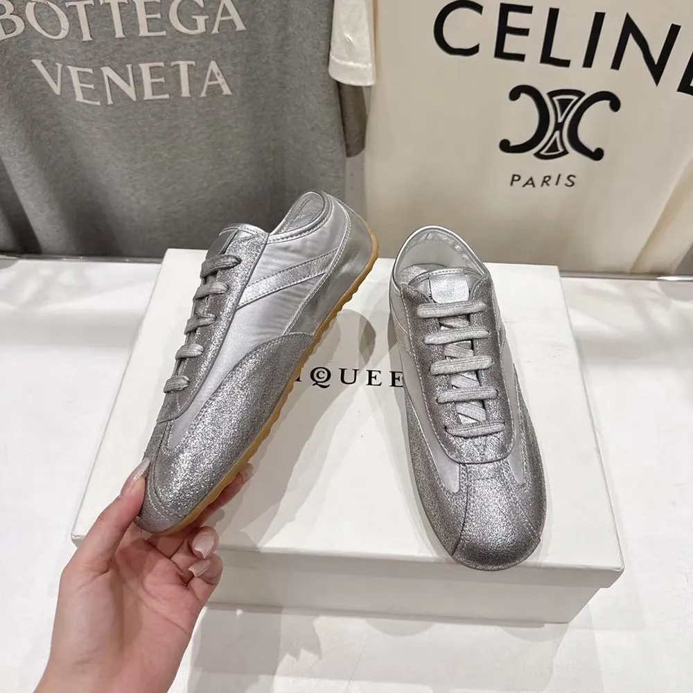 Alexander Mcqueen Unisex Boxe Sneaker in Silver 868496WI