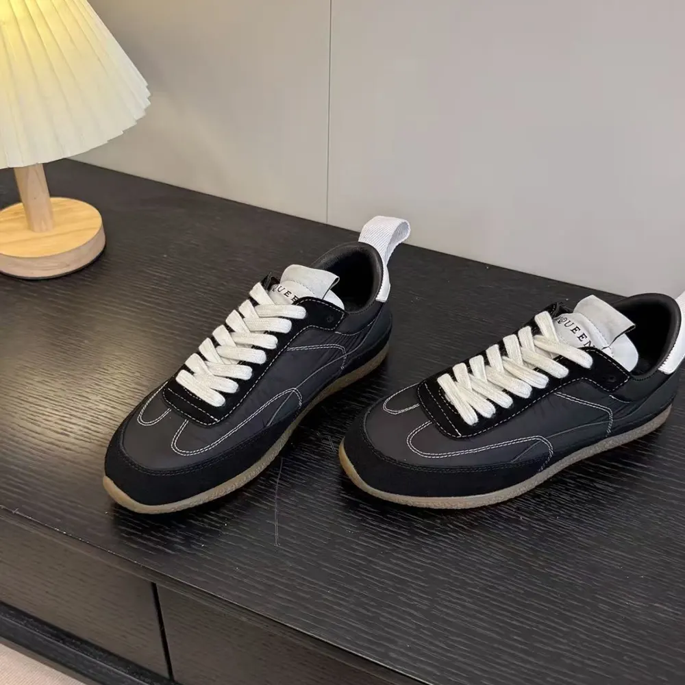 Alexander Mcqueen Unisex EC1 Sneaker in Black