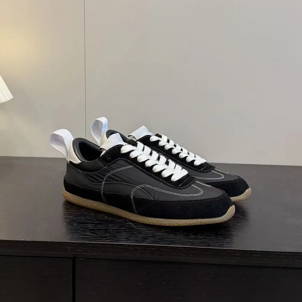 Alexander Mcqueen Unisex EC1 Sneaker in Black