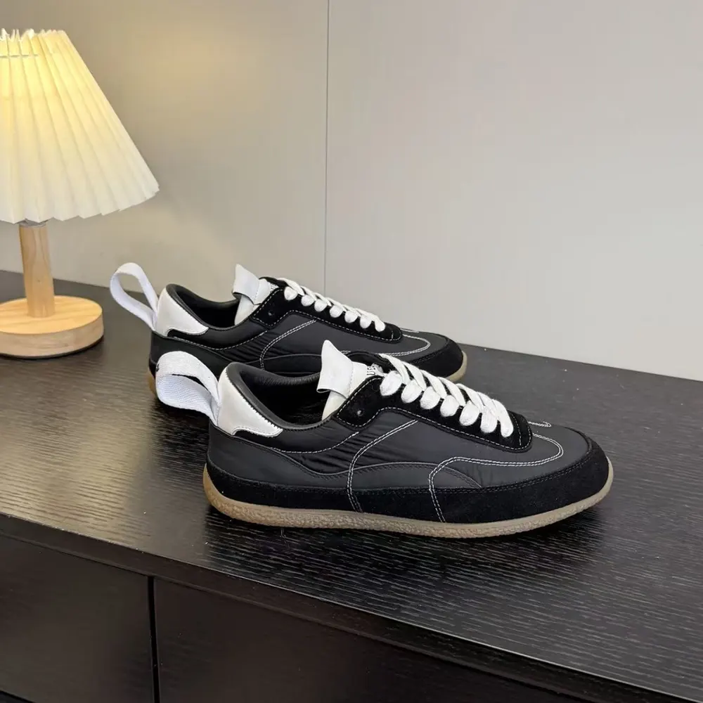 Alexander Mcqueen Unisex EC1 Sneaker in Black