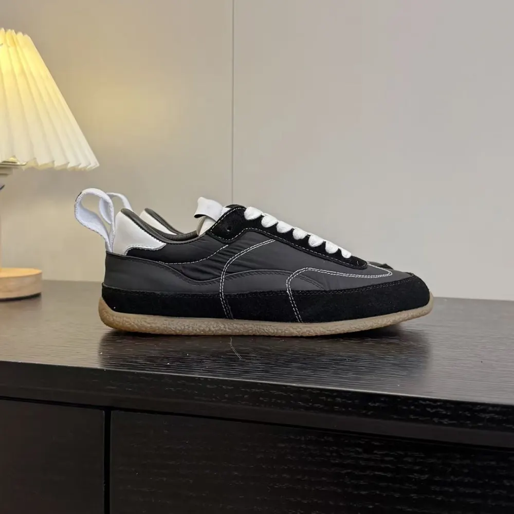Alexander Mcqueen Unisex EC1 Sneaker in Black