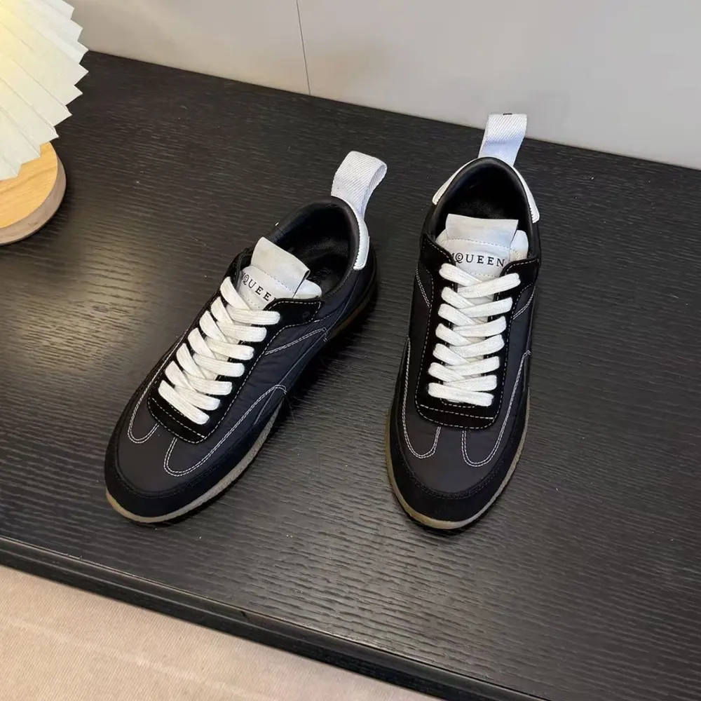 Alexander Mcqueen Unisex EC1 Sneaker in Black
