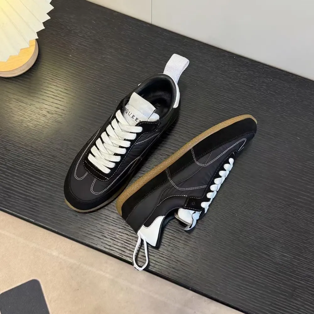 Alexander Mcqueen Unisex EC1 Sneaker in Black