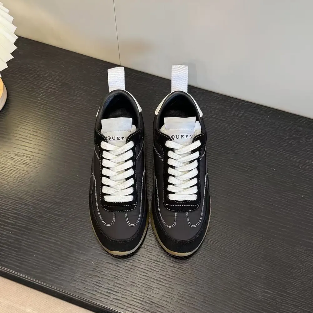 Alexander Mcqueen Unisex EC1 Sneaker in Black