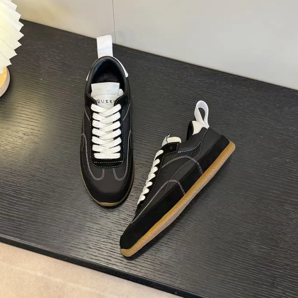 Alexander Mcqueen Unisex EC1 Sneaker in Black