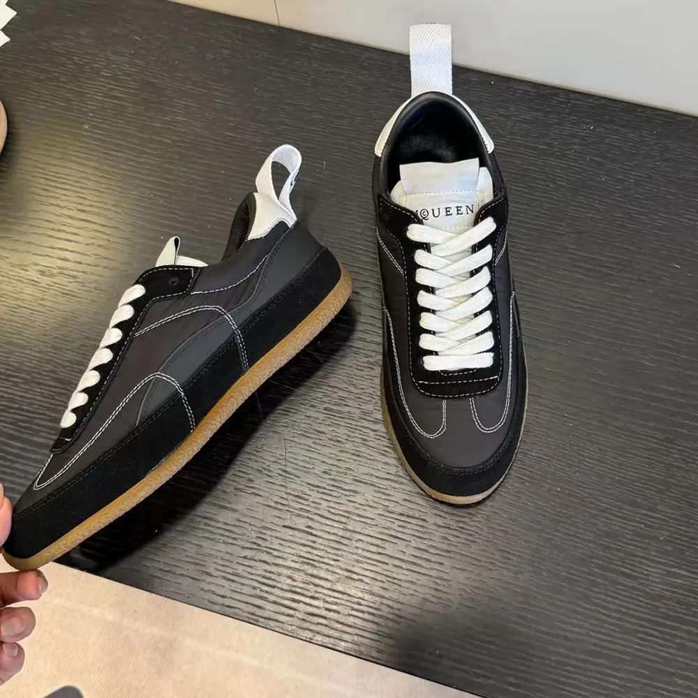 Alexander Mcqueen Unisex EC1 Sneaker in Black