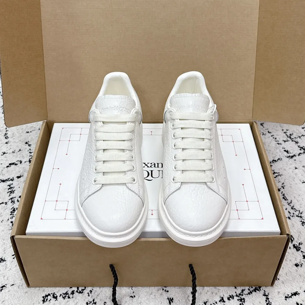 Alexander Mcqueen Unisex Oversized Sneaker in Off White 808173WH