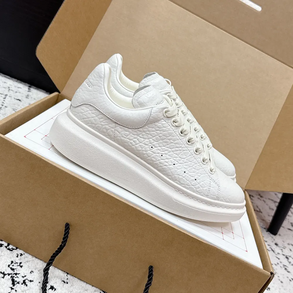 Alexander Mcqueen Unisex Oversized Sneaker in Off White 808173WH