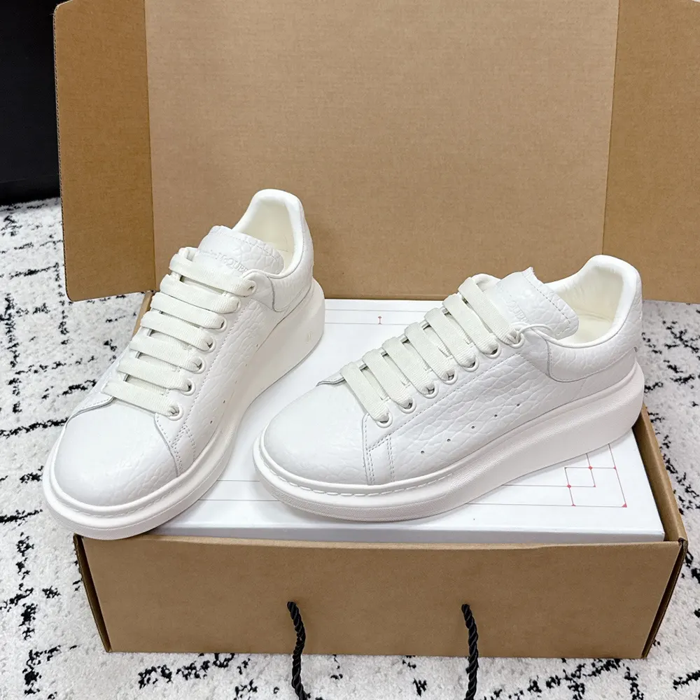 Alexander Mcqueen Unisex Oversized Sneaker in Off White 808173WH
