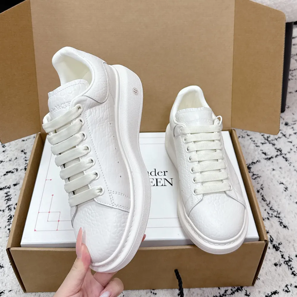 Alexander Mcqueen Unisex Oversized Sneaker in Off White 808173WH