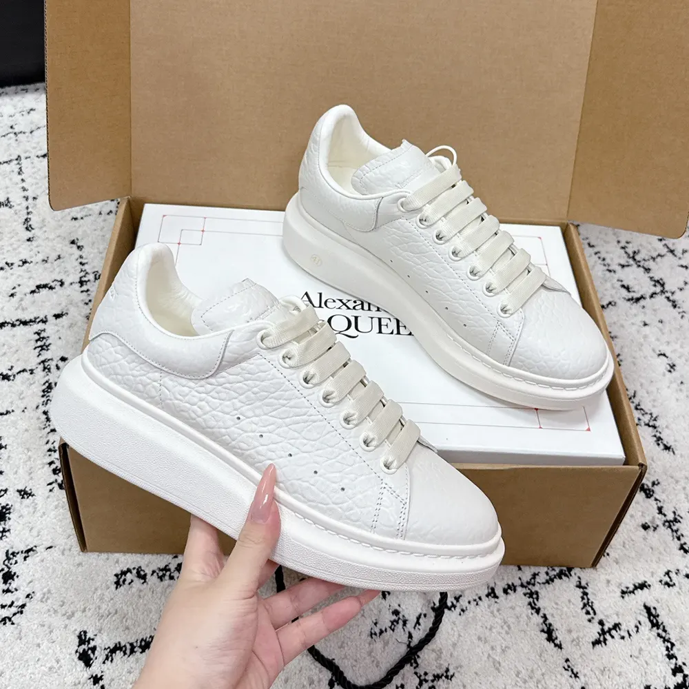 Alexander Mcqueen Unisex Oversized Sneaker in Off White 808173WH