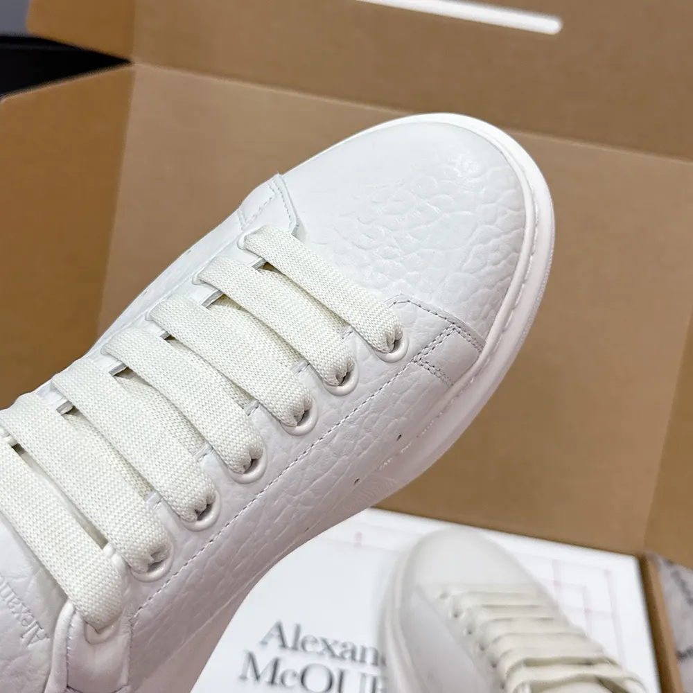 Alexander Mcqueen Unisex Oversized Sneaker in Off White 808173WH
