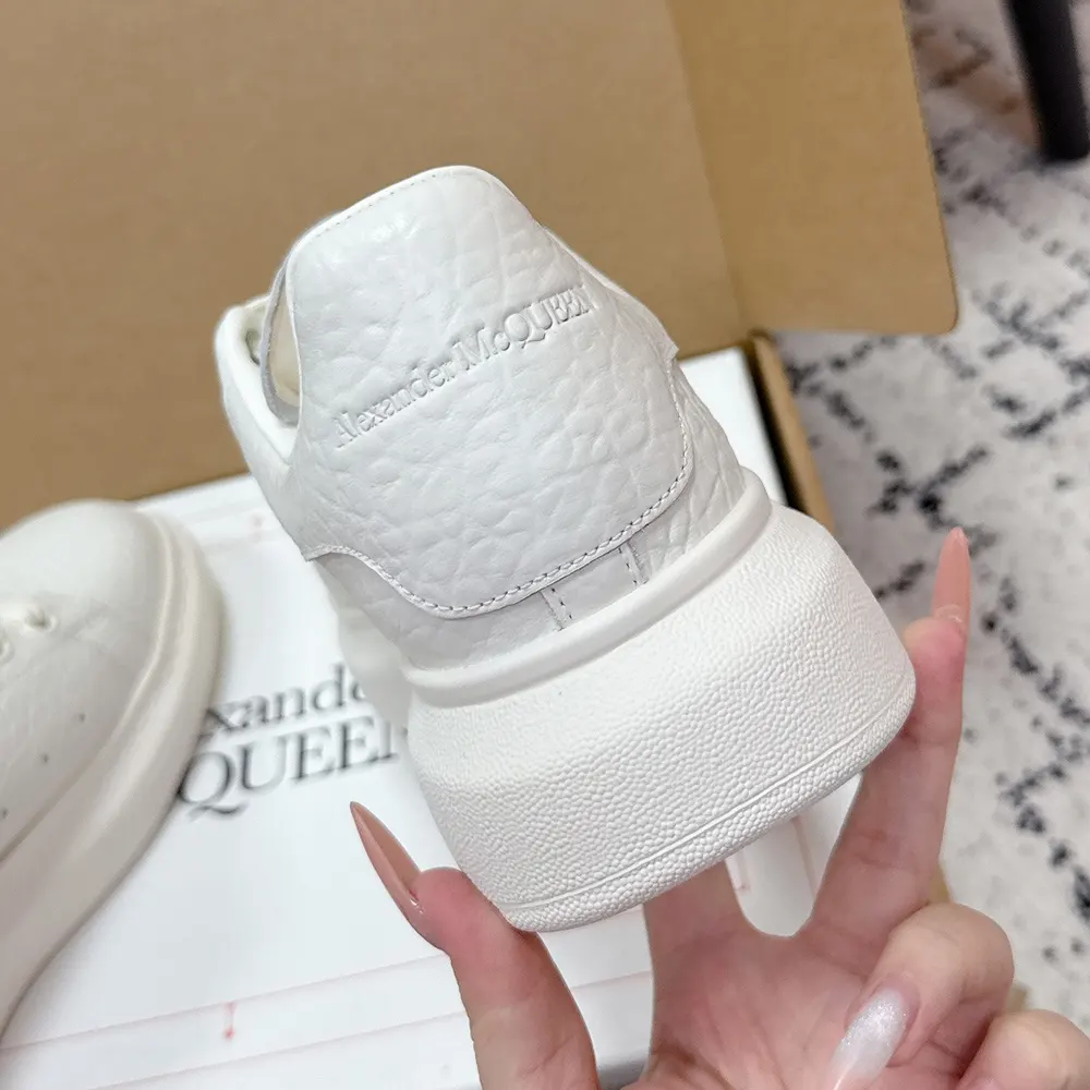 Alexander Mcqueen Unisex Oversized Sneaker in Off White 808173WH