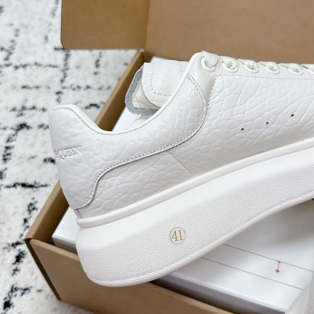 Alexander Mcqueen Unisex Oversized Sneaker in Off White 808173WH