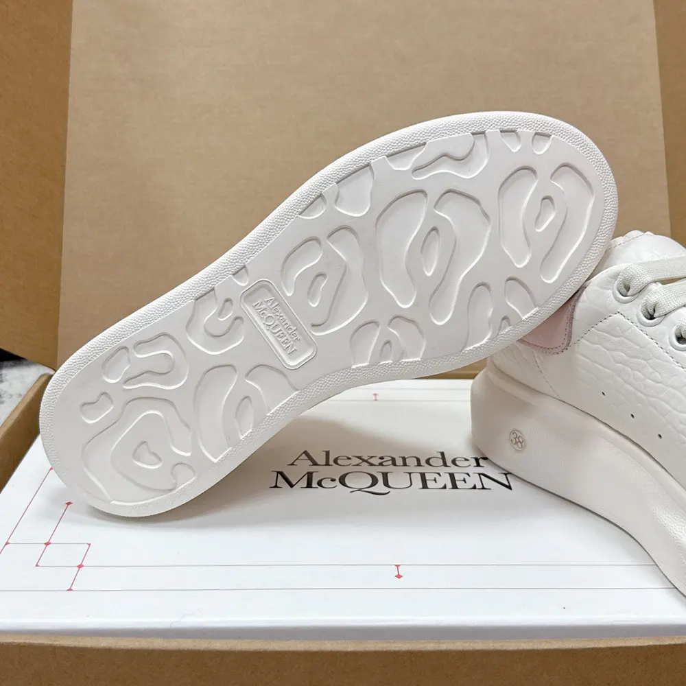 Alexander Mcqueen Unisex Oversized Sneaker in Off White/Pink 808173WH