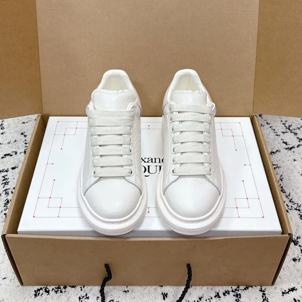 Alexander Mcqueen Unisex Oversized Sneaker in Off White/Pink 808173WH