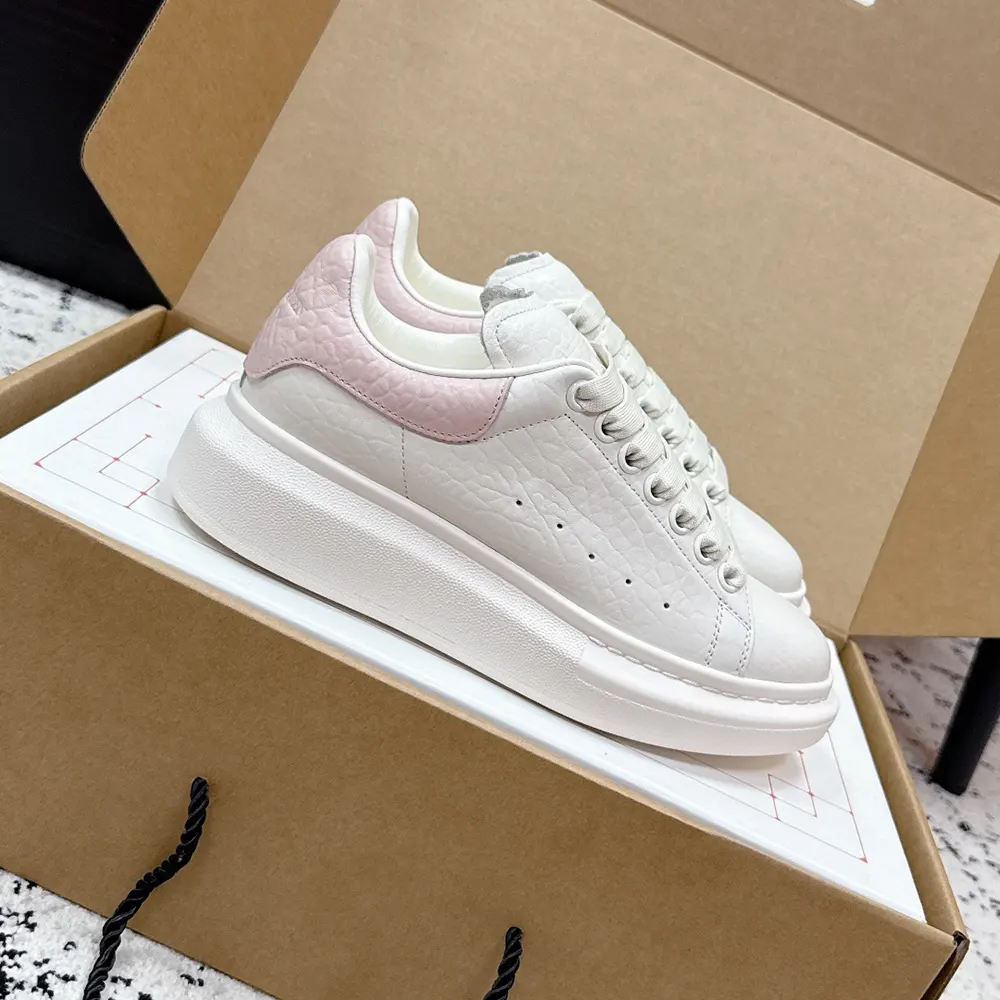 Alexander Mcqueen Unisex Oversized Sneaker in Off White/Pink 808173WH