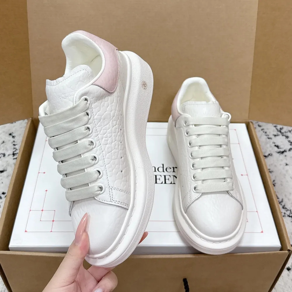 Alexander Mcqueen Unisex Oversized Sneaker in Off White/Pink 808173WH
