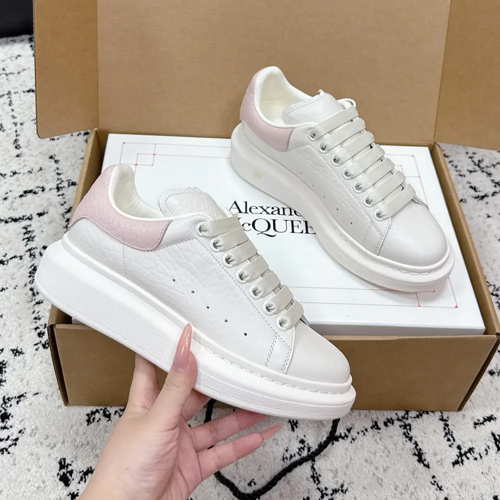Alexander Mcqueen Unisex Oversized Sneaker in Off White/Pink 808173WH