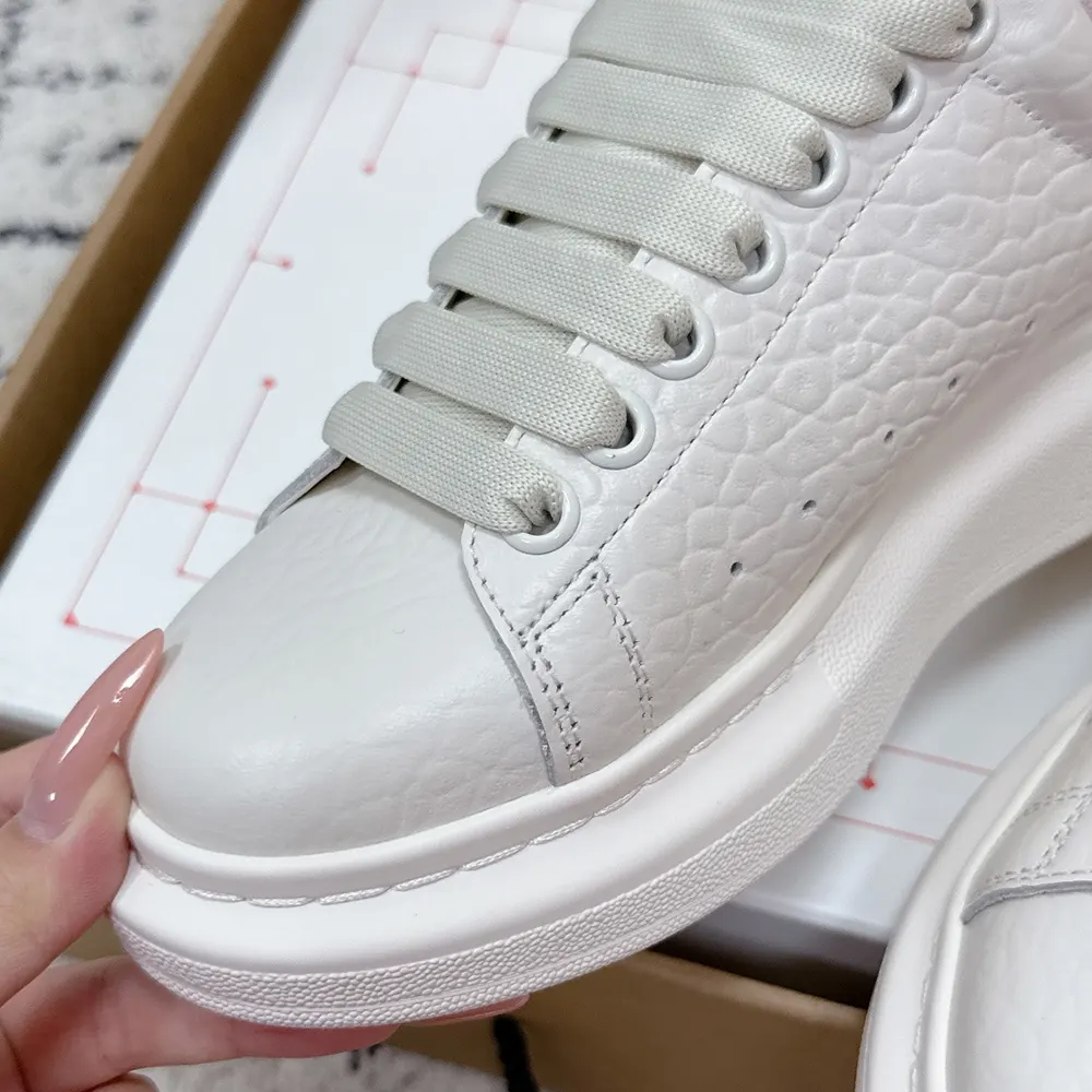 Alexander Mcqueen Unisex Oversized Sneaker in Off White/Pink 808173WH