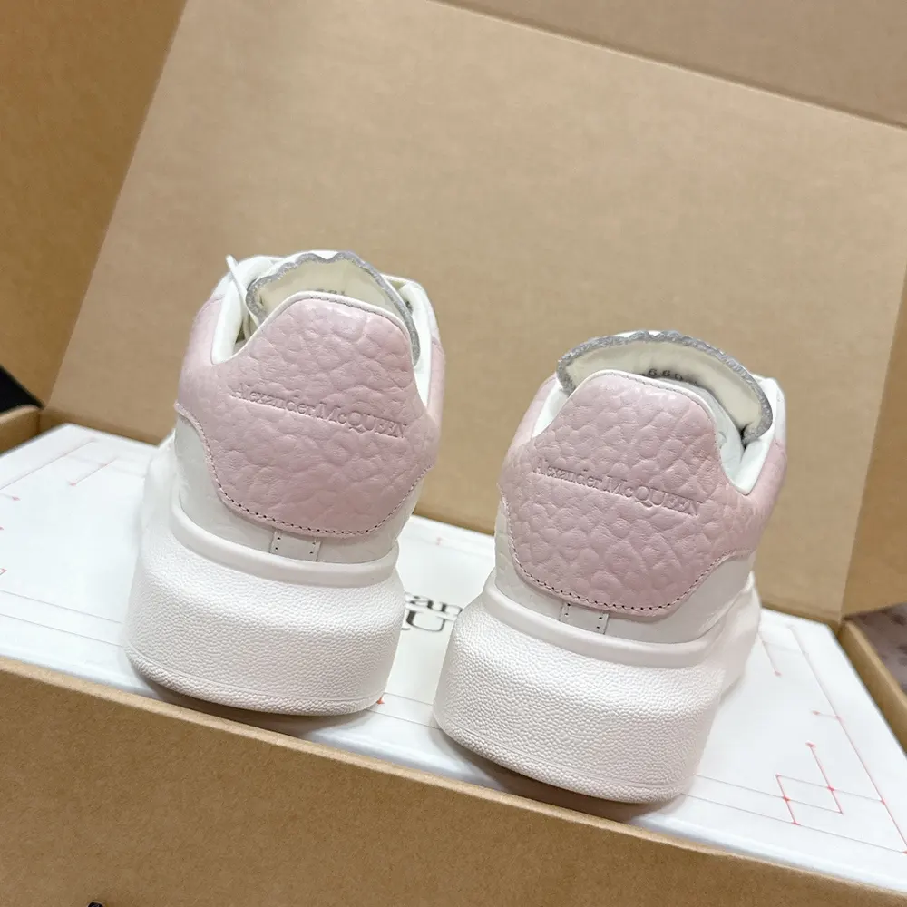 Alexander Mcqueen Unisex Oversized Sneaker in Off White/Pink 808173WH