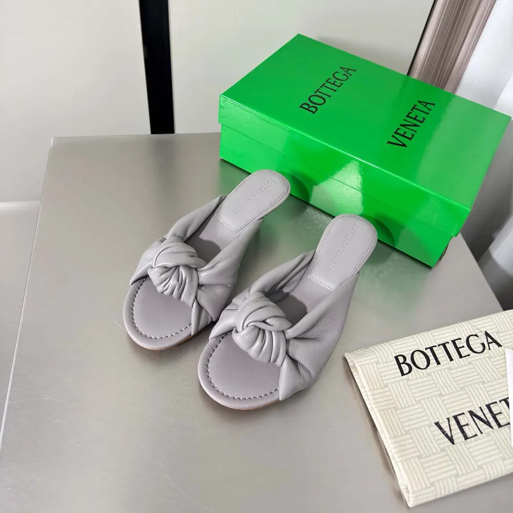 Bottega Veneta Women Cherry Mule in Supple Nappa Leather-Basalt 868225VB