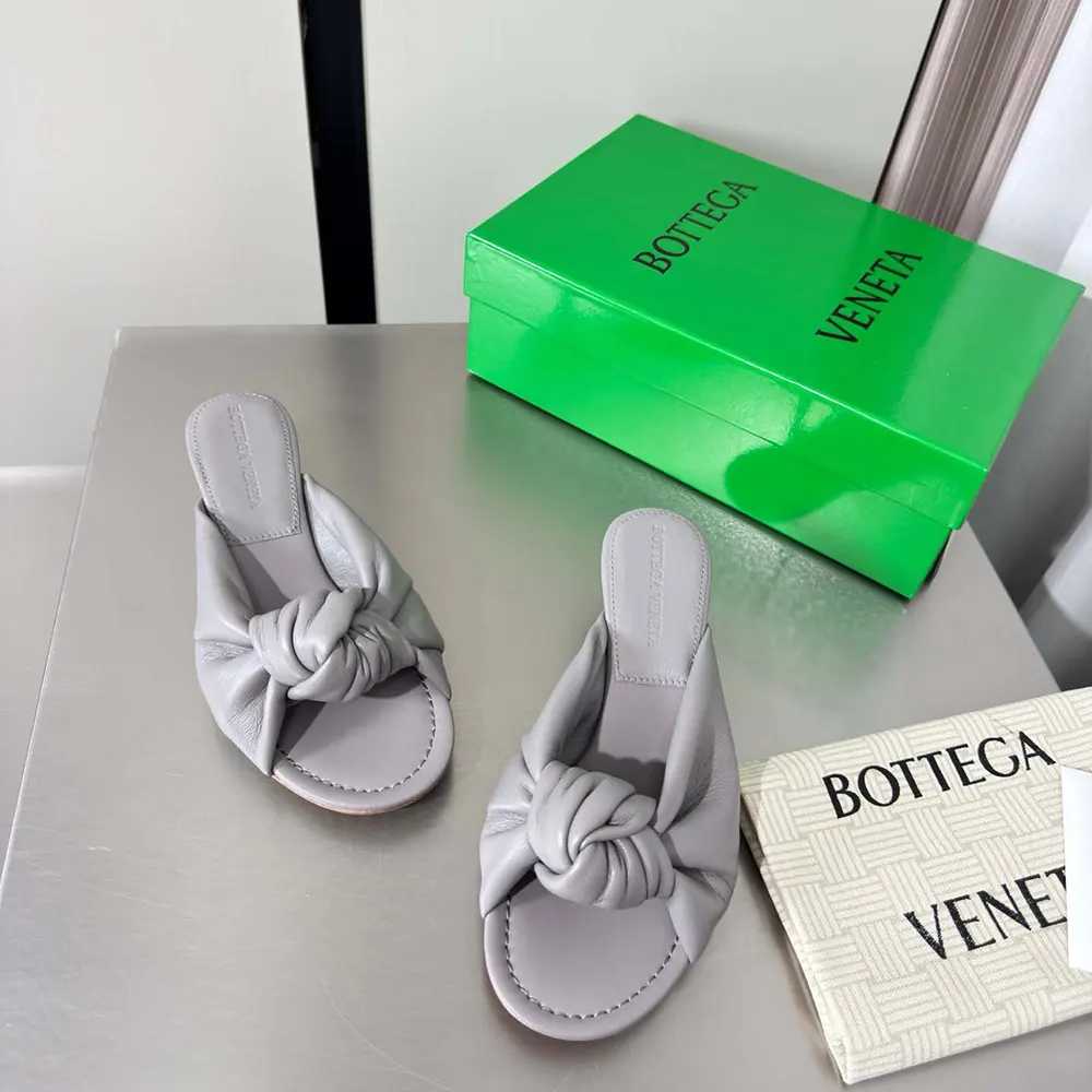 Bottega Veneta Women Cherry Mule in Supple Nappa Leather-Basalt 868225VB