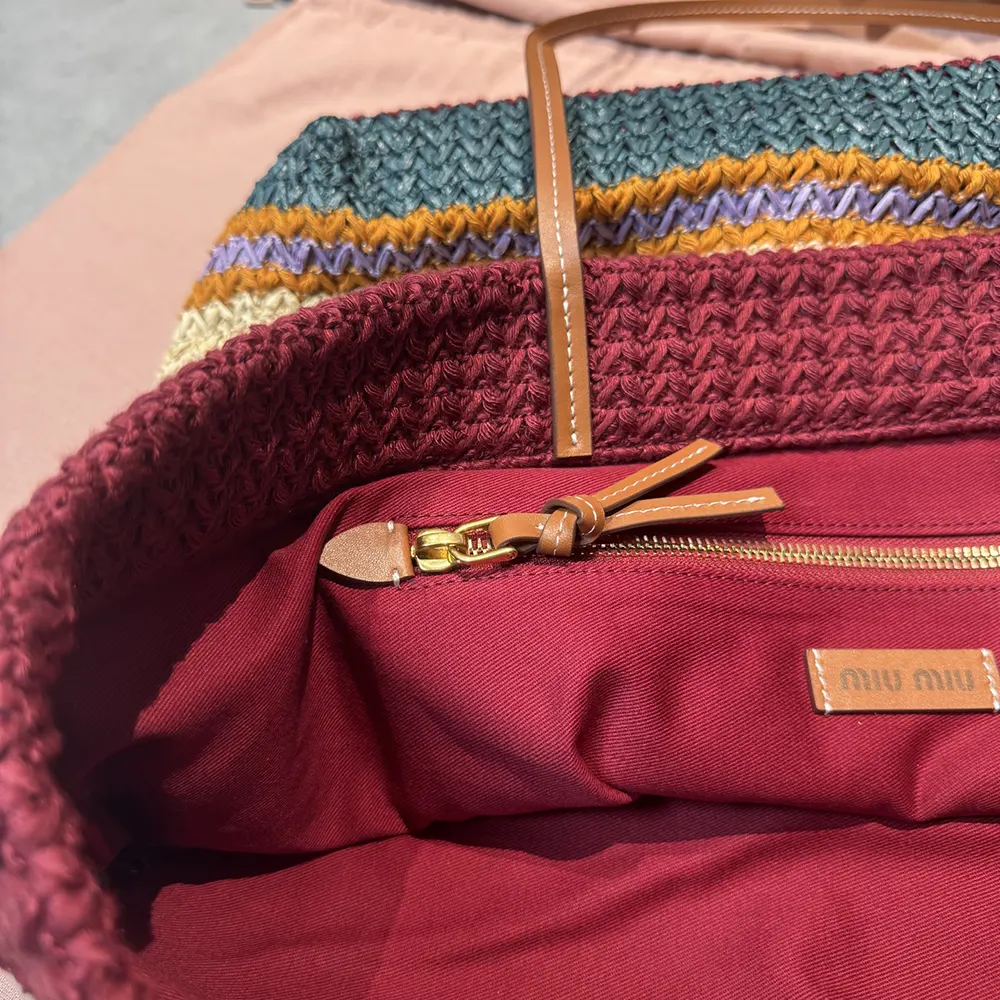 Miu Miu Women Raffia-effect Woven Tote Bag-Bordeaux 5BG228